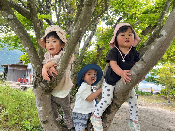 낷